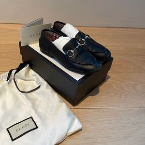 Boys’ black leather Gucci loafer with silver hardware